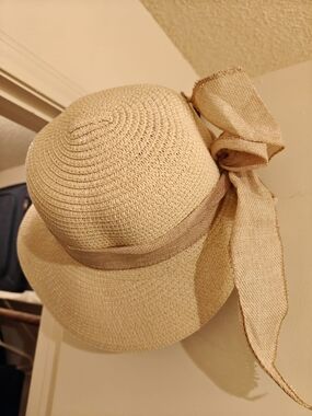 Women’s Cream Straw Sun Hat with Bow